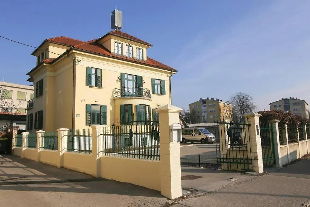 Budget Dbl Studio Free Breakfast Ljubljana Apartment
