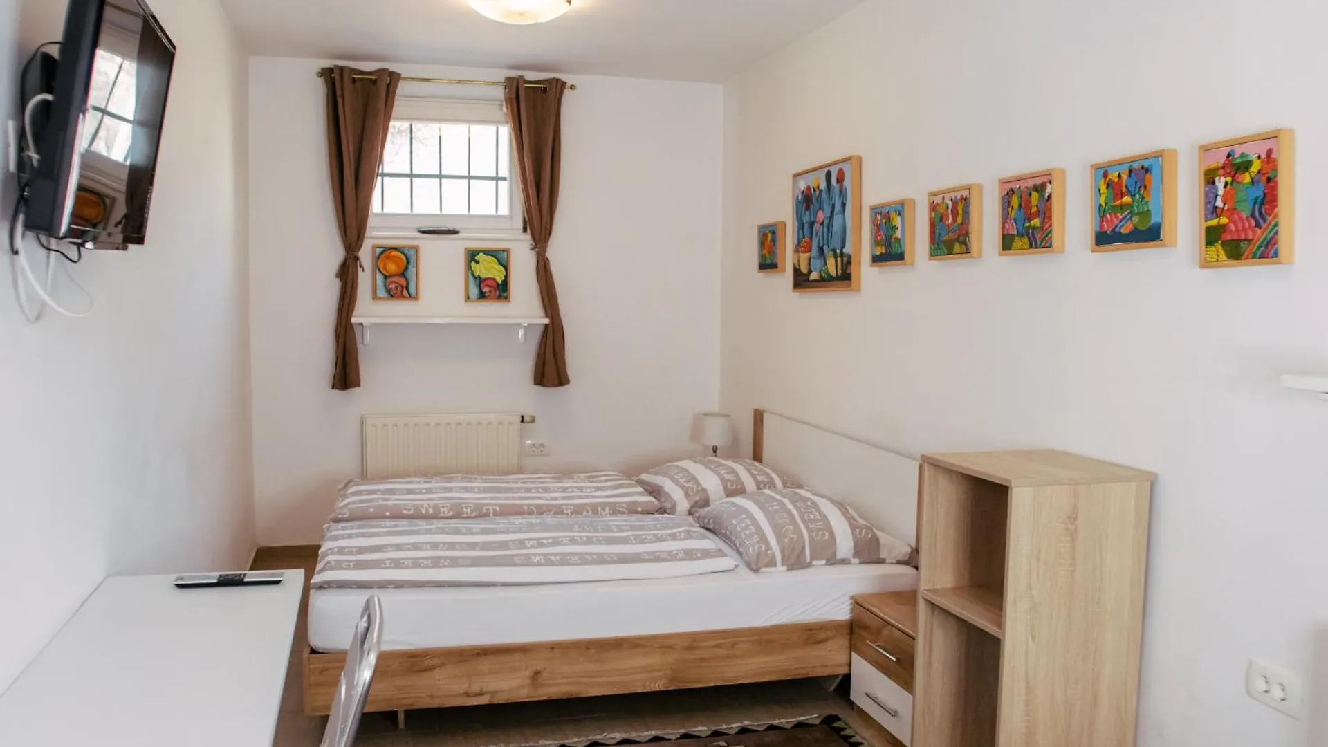 Budget Dbl Studio Free Breakfast location